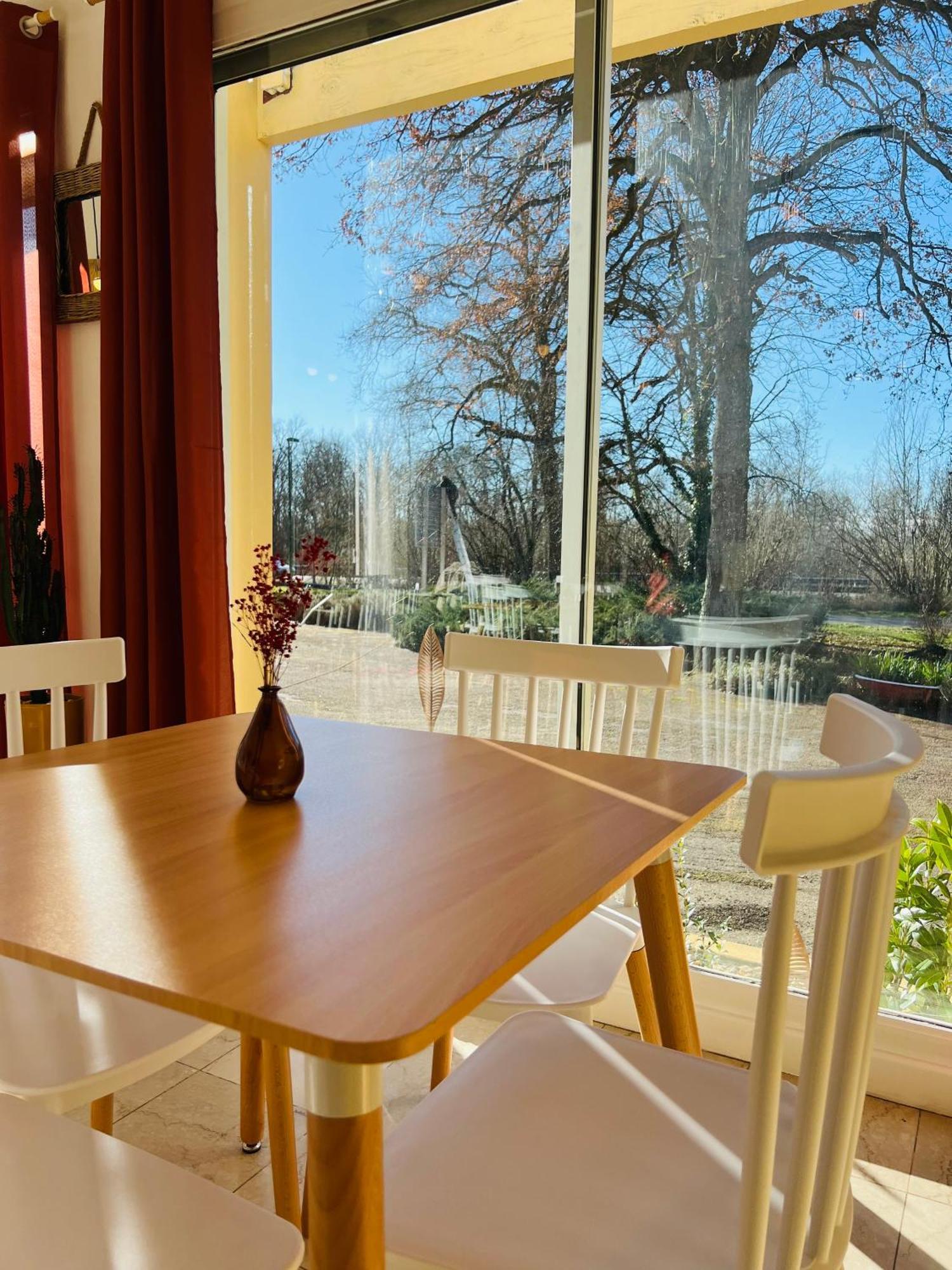 Motel Les Broussailles Mesves-sur-Loire Екстериор снимка