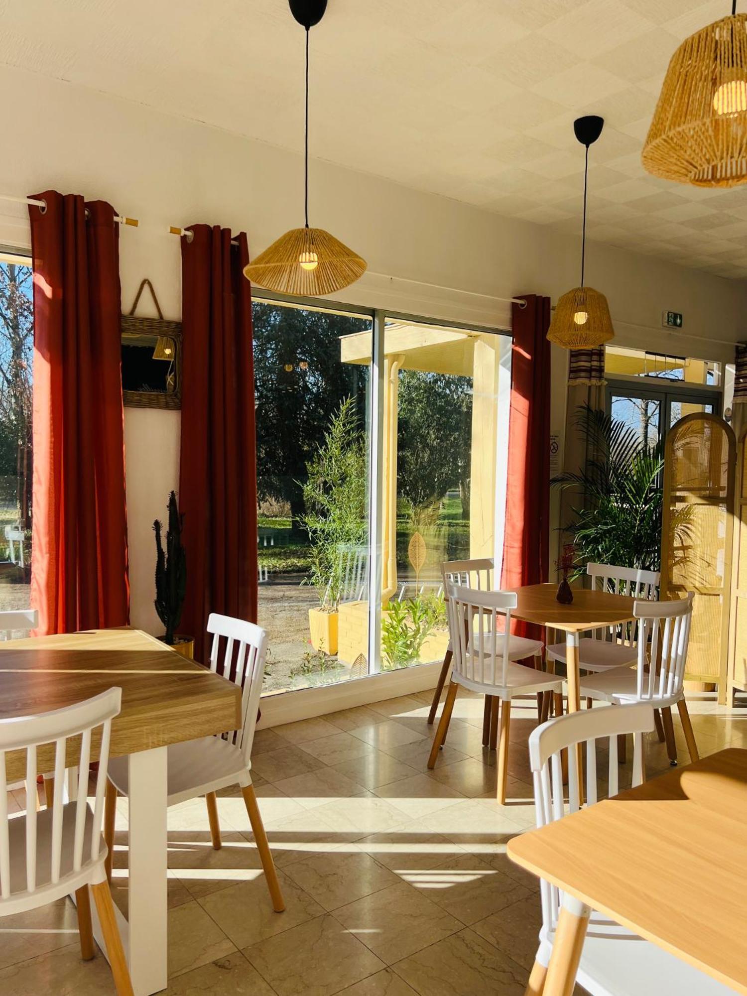 Motel Les Broussailles Mesves-sur-Loire Екстериор снимка