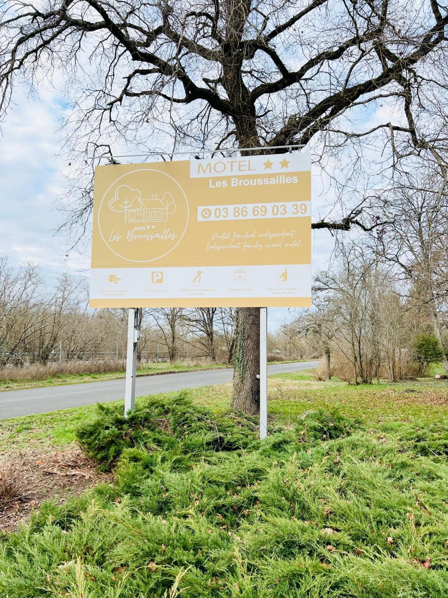 Motel Les Broussailles Mesves-sur-Loire Екстериор снимка