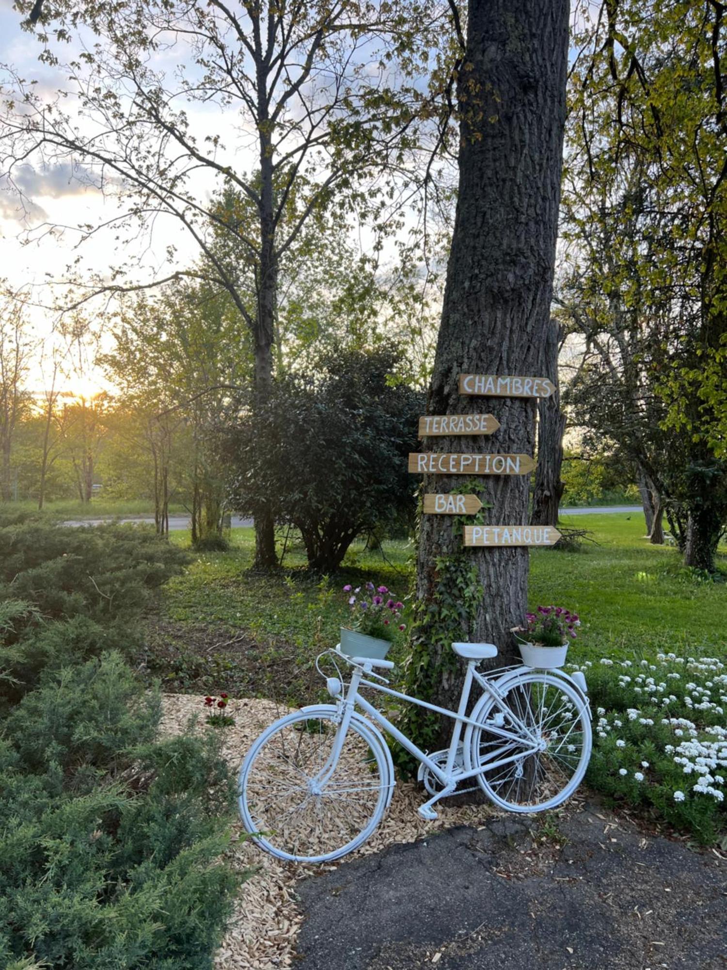 Motel Les Broussailles Mesves-sur-Loire Екстериор снимка