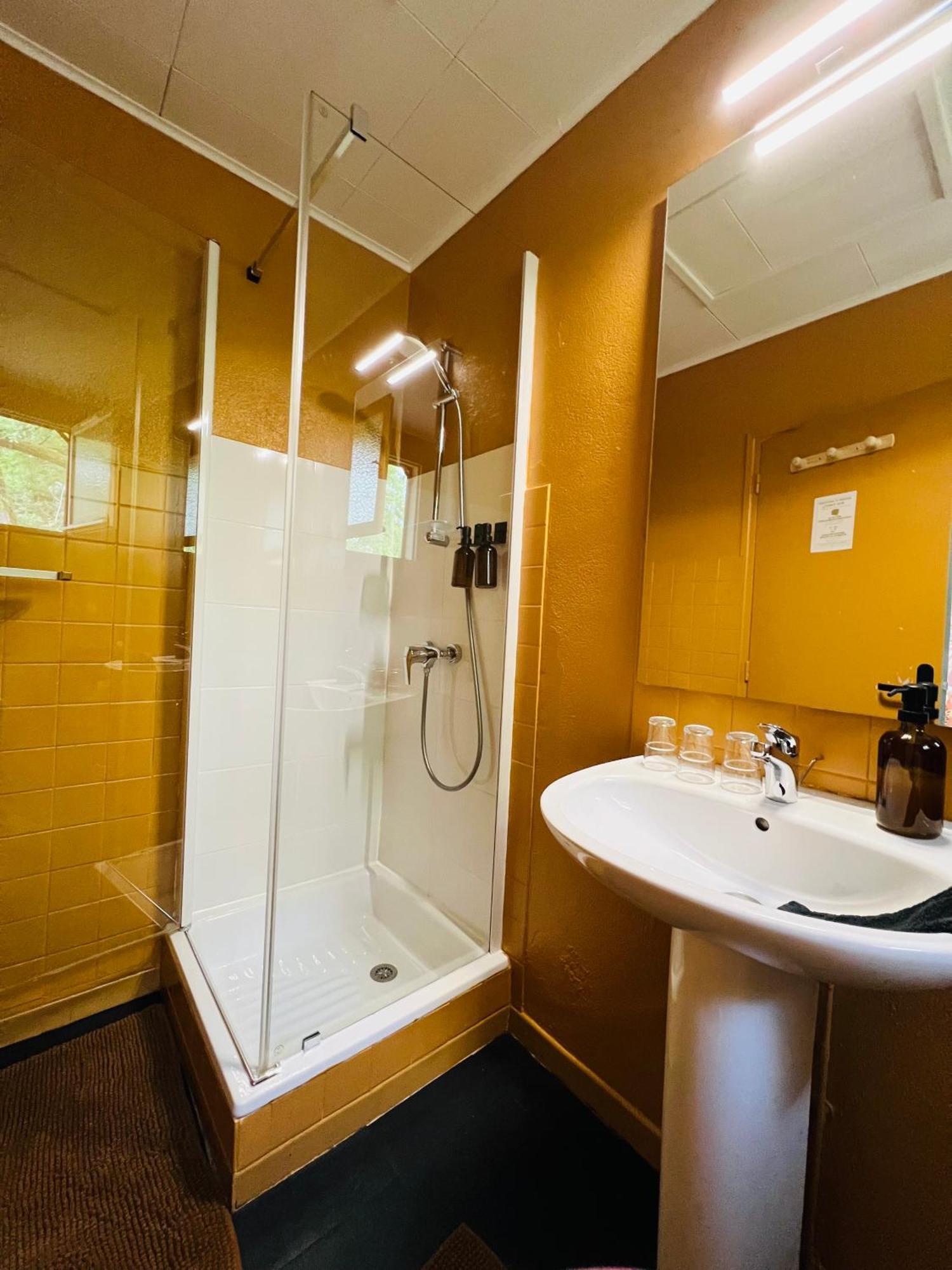 Motel Les Broussailles Mesves-sur-Loire Екстериор снимка